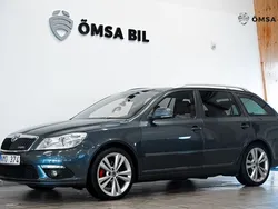 Mörkgrå Begagnad 2009 Skoda Octavia RS Kombi | 84 800 kr (Dyr)
