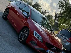 Röd Begagnad 2014 Volvo V60 R-Design Kombi | 110 000 kr (Marknadspris)