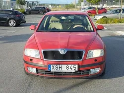 Röd Begagnad 2006 Skoda Octavia Halvkombi | 26 000 kr (Marknadspris)