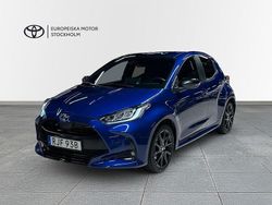 Mörkblå (blå) Begagnad 2023 Toyota Yaris Hybrid Style Halvkombi | 249 899 kr (Marknadspris)