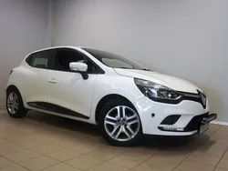 Vit Begagnad 2017 Renault Clio IV Halvkombi | 89 900 kr (Marknadspris)