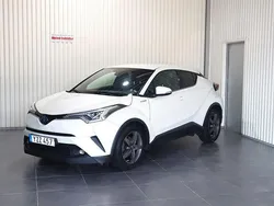 Vit Begagnad 2017 Toyota C-HR Executive SUV | 159 900 kr (Marknadspris)
