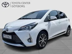 Vit Begagnad 2019 Toyota Yaris Hybrid Halvkombi | 169 900 kr (Marknadspris)