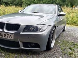 Grå Begagnad 2006 BMW 325 Sedan | 52 000 kr (Marknadspris)