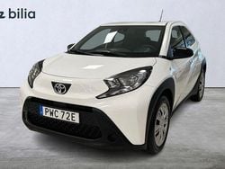Vit Ny 2025 Toyota Aygo Play Halvkombi | 179 900 kr (Marknadspris)