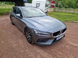 Grå Begagnad 2020 Volvo V60 Momentum Kombi | 199 000 kr (Bra pris)