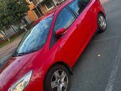 Röd Begagnad 2012 Ford Focus Trend Kombi | 44 500 kr (Marknadspris)