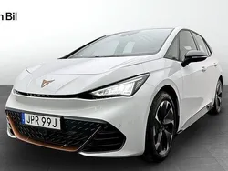 Vit (glacial white metallic) Begagnad 2023 Cupra Born e-Boost Halvkombi | 279 900 kr (Bra pris)