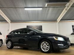 Mörkgrå Begagnad 2014 Volvo V60 Momentum Kombi | 119 900 kr (Marknadspris)