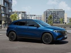 Blå Ny 2024 Mercedes EQA300 AMG line SUV | 648 400 kr (Lite dyr)