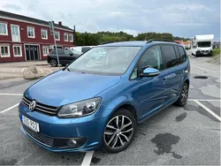 Blå Begagnad 2015 VW Touran Minibuss | 104 000 kr (Marknadspris)