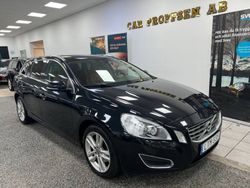 Svart Begagnad 2012 Volvo V60 Summum Kombi | 119 900 kr (Marknadspris)