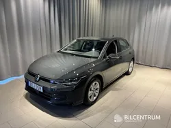 Mörkgrå (grå) Begagnad 2025 VW Golf VIII Halvkombi | 319 900 kr (Marknadspris)