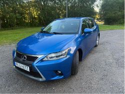 Blå Begagnad 2017 Lexus CT200h Halvkombi | 175 000 kr