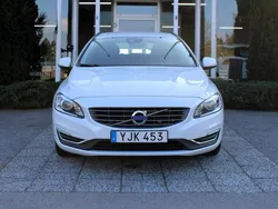 Vit Begagnad 2017 Volvo V60 Momentum Kombi | 169 900 kr (Marknadspris)
