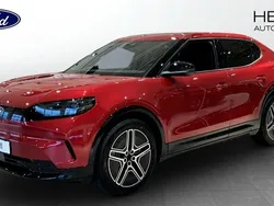 Röd (red) Ny 2024 Ford Capri Premium Sedan | 619 900 kr (Marknadspris)