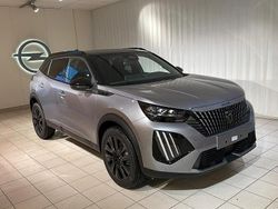 Grå (grå artense) Ny 2025 Peugeot 2008 GT SUV | 325 800 kr (Marknadspris)