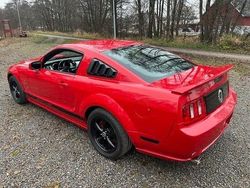 Ljusröd (röd) Begagnad 2005 Ford Mustang GT Sportkupé | 165 000 kr (Marknadspris)