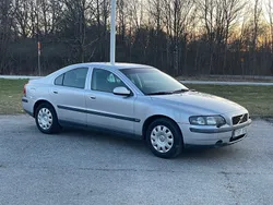 Ljusgrå Begagnad 2002 Volvo S60 Sedan | 14 900 kr (Marknadspris)