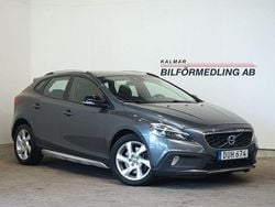 Grå Begagnad 2013 Volvo V40 CC Summum Kombi | 169 900 kr (Marknadspris)