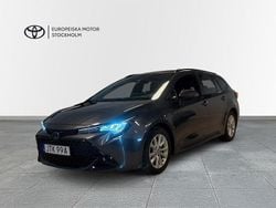 Mörkgrå (grå) Begagnad 2023 Toyota Corolla Active Kombi | 274 900 kr (Marknadspris)