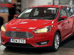 Röd Begagnad 2015 Ford Focus Titanium Kombi | 73 900 kr (Marknadspris)