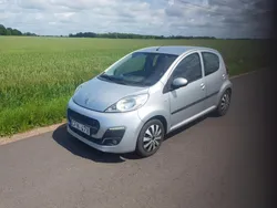 Grå Begagnad 2012 Peugeot 107 Halvkombi | 33 500 kr (Marknadspris)