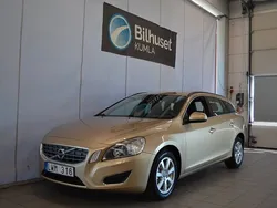 Ljusbrun Begagnad 2011 Volvo V60 Momentum Kombi | 109 000 kr (Marknadspris)