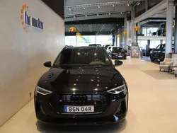 Svart Begagnad 2022 Audi e-tron S-Line SUV | 529 000 kr (Marknadspris)