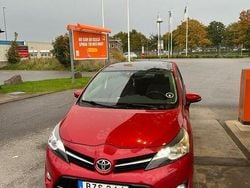 Röd Begagnad 2014 Toyota Verso Executive Minibuss | 120 000 kr (Marknadspris)