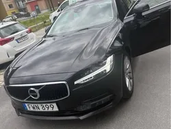 Svart Begagnad 2019 Volvo V90 Momentum Kombi | 210 000 kr (Marknadspris)