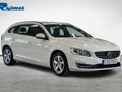 Vit Begagnad 2015 Volvo V60 Momentum Kombi | 148 800 kr (Marknadspris)