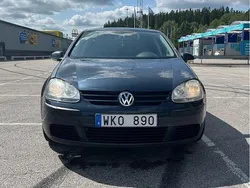 Grå Begagnad 2005 VW Golf IV Trendline Halvkombi | 24 999 kr (Marknadspris)