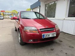 Mörkröd (röd) Begagnad 2004 Chevrolet Kalos Halvkombi | 19 900 kr