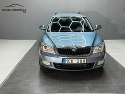 Ljusgrå (grå) Begagnad 2012 Skoda Octavia Elegance Kombi | 64 900 kr (Bra pris)