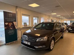 Mörkbrun (brun) Begagnad 2014 VW Passat Alltrack Kombi | 109 900 kr (Marknadspris)