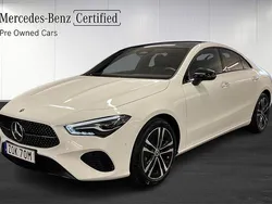 Vit Begagnad 2024 Mercedes CLA200 Night Sportkupé | 398 900 kr (Lite dyr)
