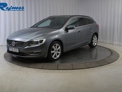 Grå Begagnad 2017 Volvo V60 Business Edition Kombi | 194 800 kr (Marknadspris)