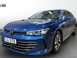 Blå Begagnad 2024 VW Passat Business Kombi | 369 900 kr (Marknadspris)