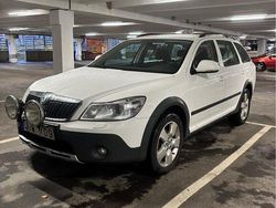 Vit Begagnad 2013 Skoda Octavia Scout Kombi | 62 500 kr (Marknadspris)