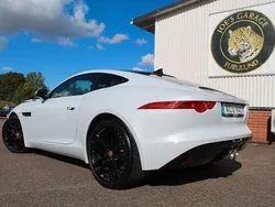 Vit Begagnad 2016 Jaguar F-Type S Sportkupé | 478 000 kr