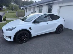 Vit Begagnad 2022 Tesla Model Y Performance SUV | 399 999 kr