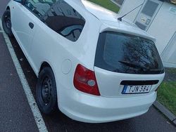 Vet med tre skikt Begagnad 2002 Honda Civic Halvkombi | 16 500 kr (Marknadspris)