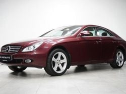 Röd Begagnad 2005 Mercedes CLS500 Sportkupé | 129 900 kr