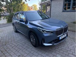Grå Begagnad 2023 BMW iX1 SUV | 409 000 kr