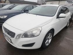 Vit Begagnad 2013 Volvo V60 Momentum Kombi | 64 900 kr (Marknadspris)