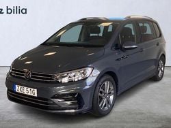 Grå Begagnad 2021 VW Touran Minibuss | 289 900 kr (Superpris)