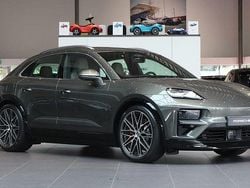 Grön Ny 2025 Porsche Macan Turbo SUV | 1 479 200 kr (Dyr)