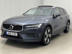 Mörkblå Begagnad 2022 Volvo V60 CC Kombi | 289 000 kr (Marknadspris)