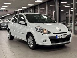 Vit Begagnad 2013 Renault Clio IV Halvkombi | 69 900 kr (Marknadspris)